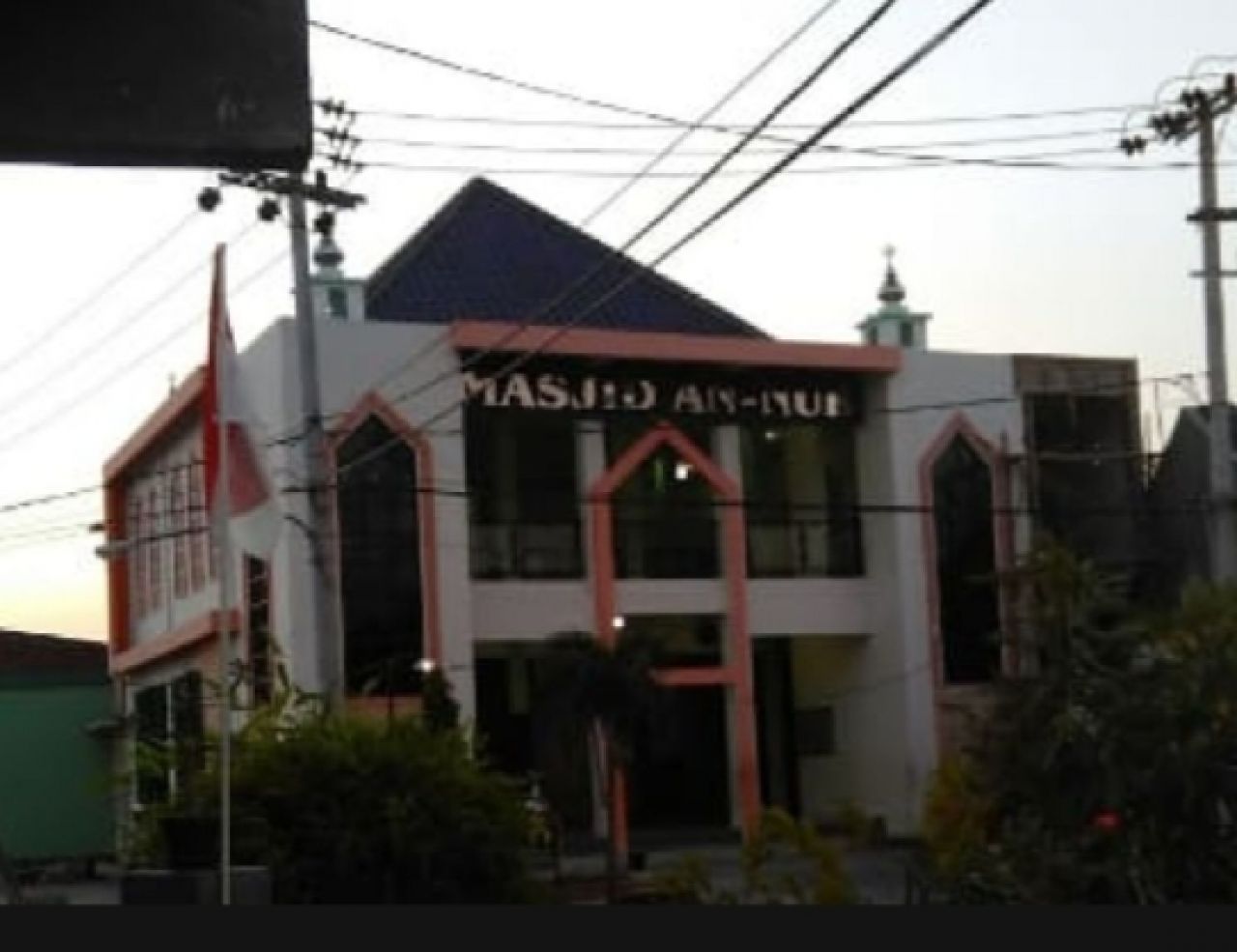 Masjid Annur di Kompleks Perumahan Green Hill, Desa Sekarkurung, Kecamatan Kebomas, Gresik. SP/Grs