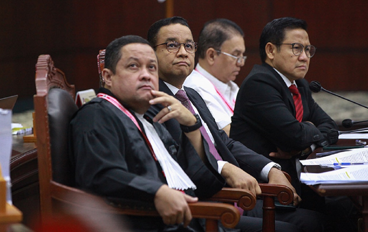Anies Baswedan & Muhaimin Iskandar saat sidang perdana perselisihan hasil Pilpres 2024 di MK, Rabu (27/03/2024). Andrean Kristianto/ Bloomberg Technoz