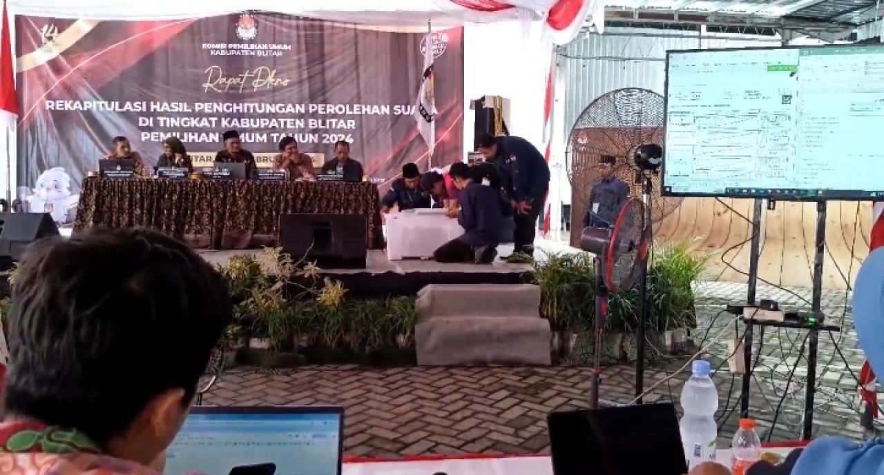 Saat perhitungan surat suara. SP/Lestariono