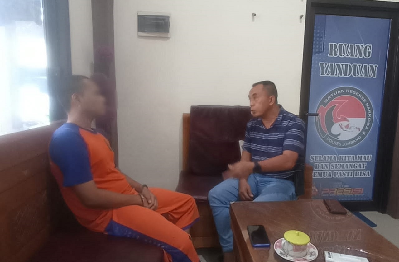 Pelaku peredaran narkoba saat dibekuk polisi. SP/ Dok Polres Jombang