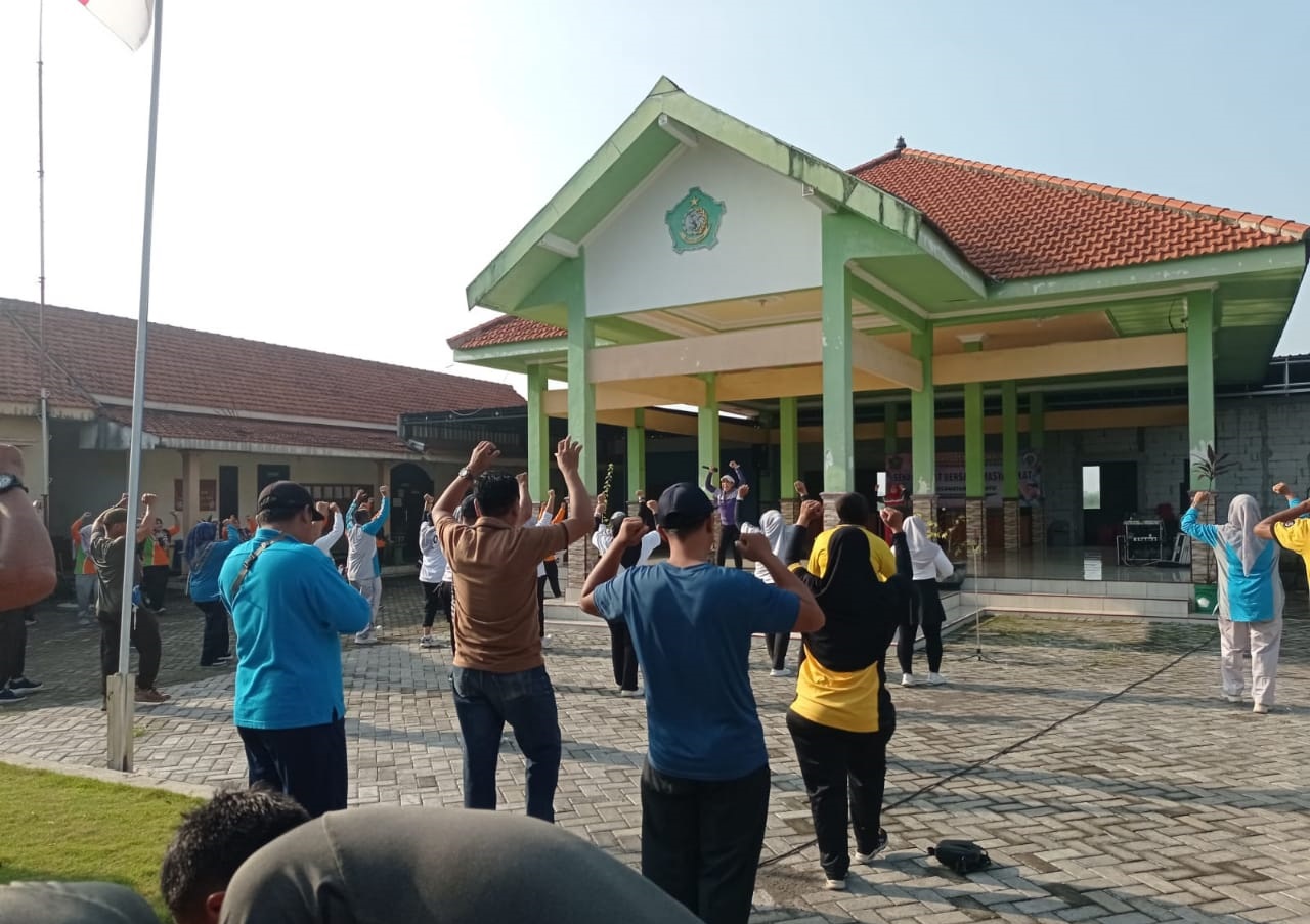 Acara kegiatan senam bersama di halaman kantor Desa Wonokalang Kecamatan Wonoayu. SP/JUM