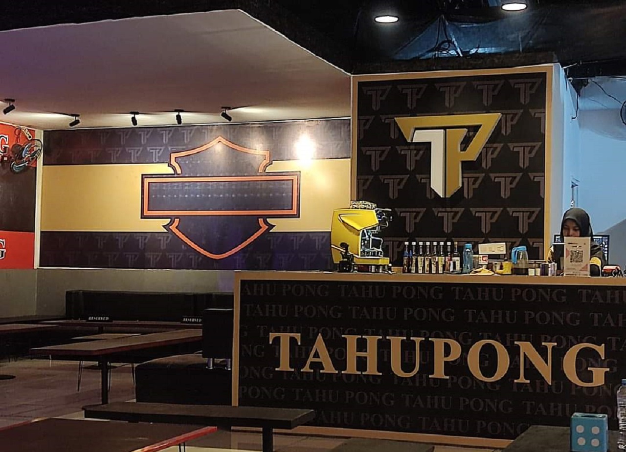 Kafe Tahu Pong di Lantai 2 Pujasera Manyar. SP/Grs
