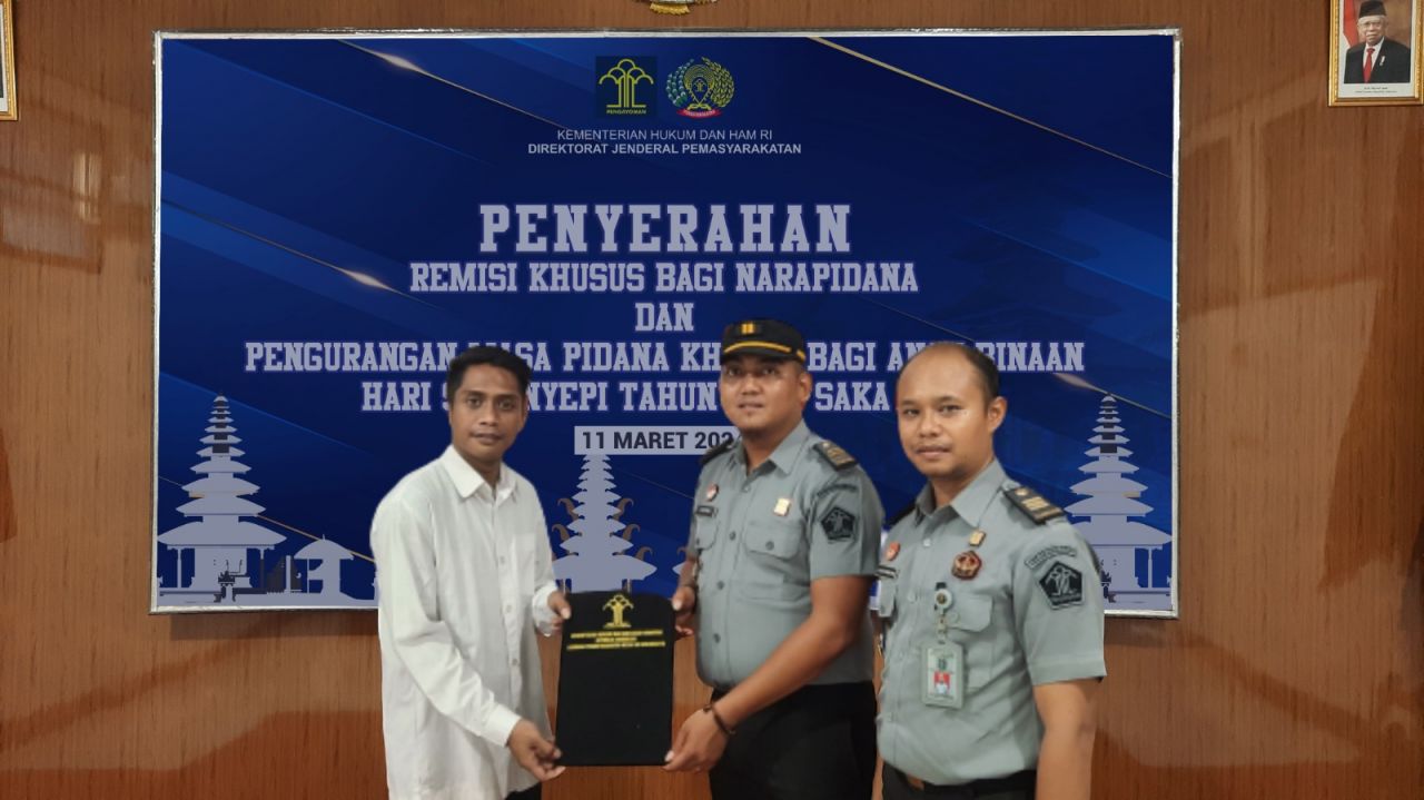 Penyerahan remisi Hari Raya Nyepi kepada warga binaan beragama Hindu