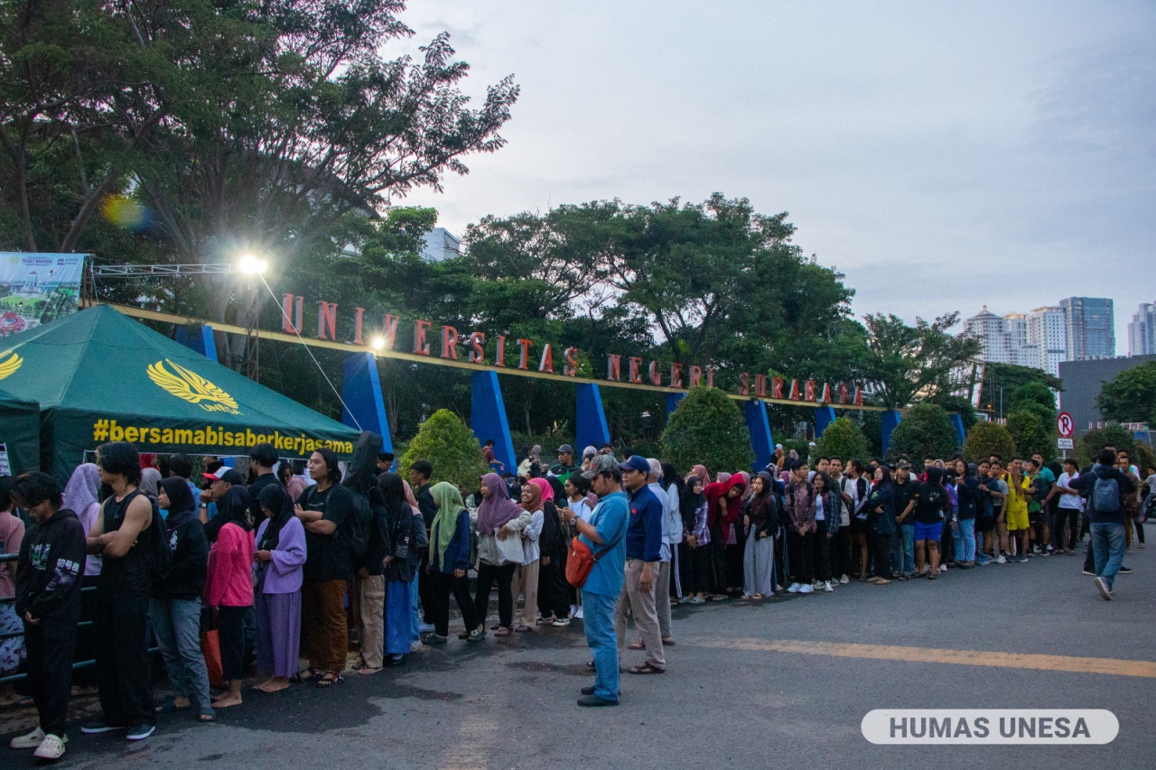 Unesa menambah kesediaan porsi makanan berbuka puasa gratis yang sebelumnya 1000 setiap harinya, kini bertambah menjadi 2500 porsi.  SP/AINI