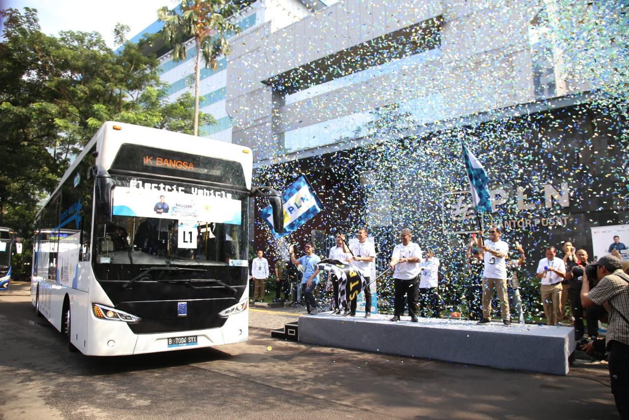 Seremoni keberangkatan Mudik Asyik Bersama BUMN pada tahun sebelumnya dari kantor PLN Pusat. Foto/Humas PLN