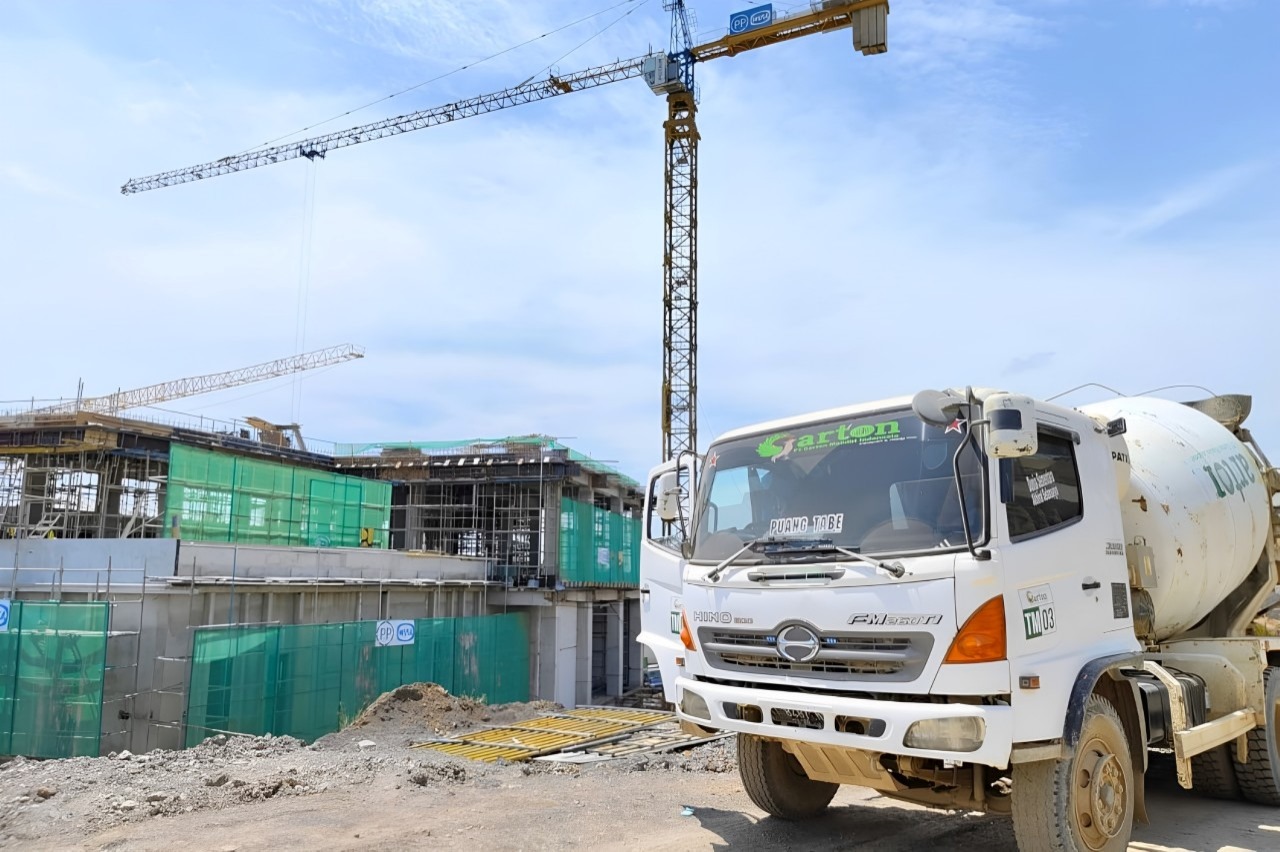 Pengiriman bahan bangunan dari SIG untuk pembangunan infrastruktur Istana Negara dan Kantor Presiden di Kawasan Inti Pusat Pemerintahan (KIPP) Ibu Kota Nusantara. SP/ SIG