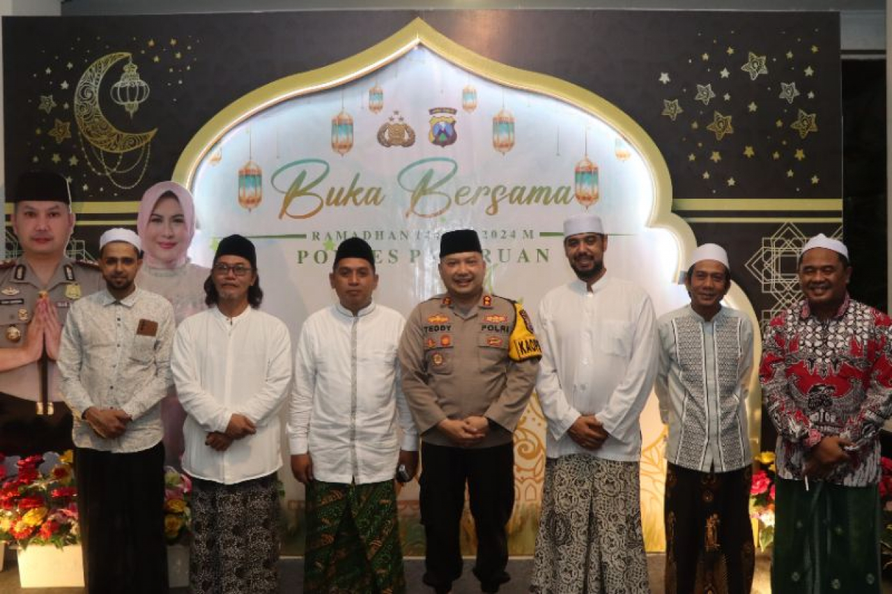 Peringatan Nuzulul Quran di Masjid kebanggaan Polres Pasuruan Rofiqul Ummah berlangsung khusuk dan khidmat, Kamis (28/3/2024).