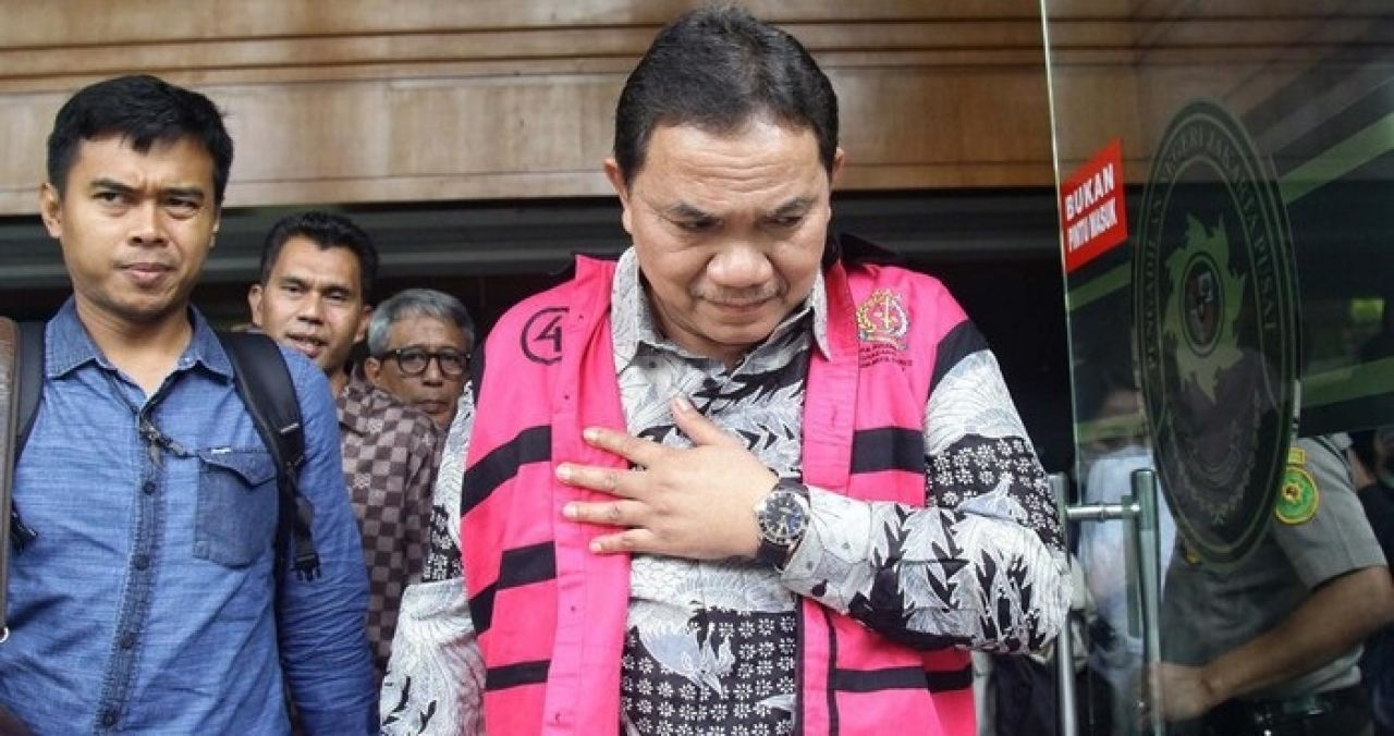 Mantan anggota III BPK Achsanul Qosasi usai jalani sidang.