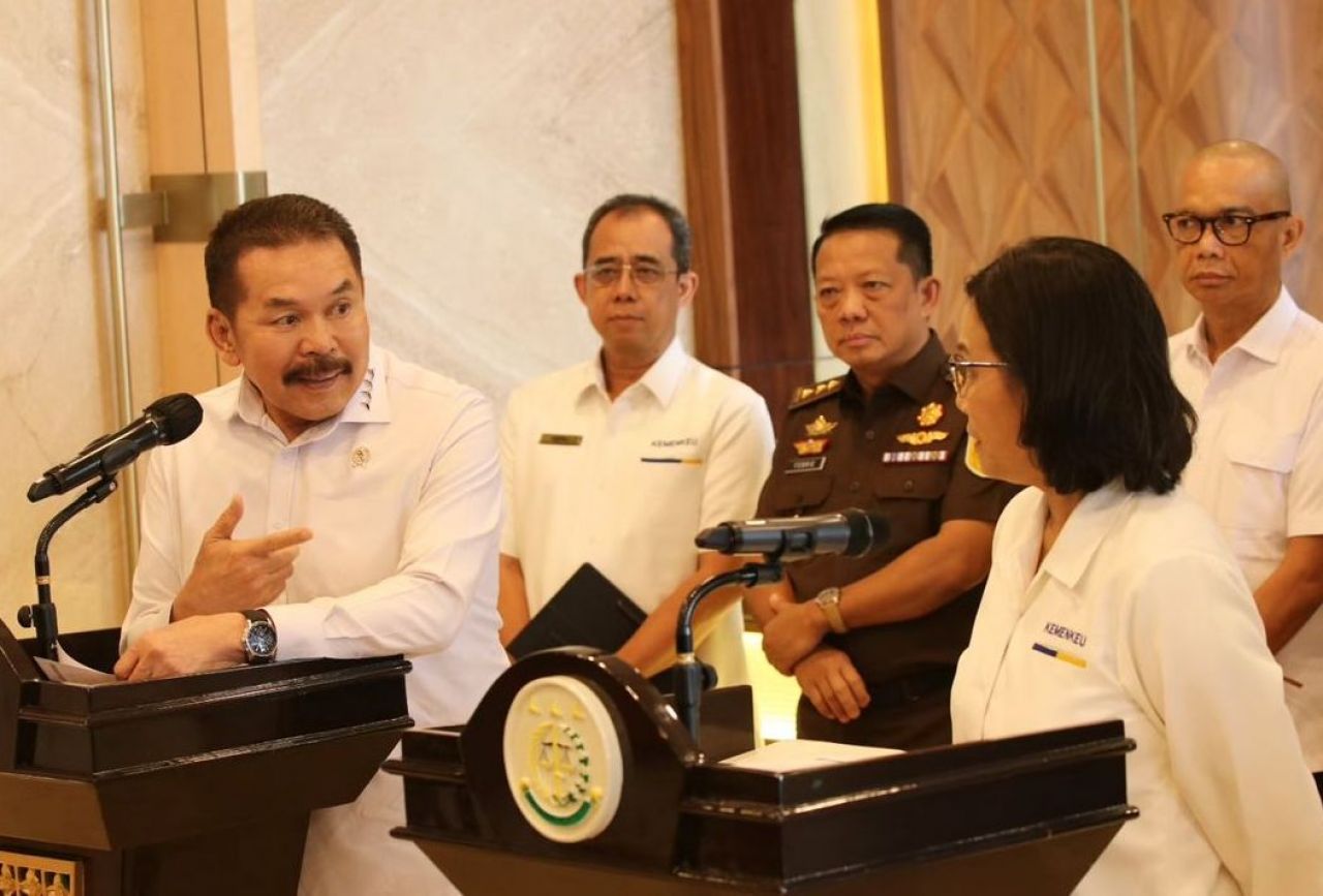 Menteri Keuangan Sri Mulyani bertemu Jaksa Agung ST Burhanuddin. Sri Mulyani melaporkan dugaan korupsi Lembaga Pembiayaan Ekspor Indonesia (LPEI), Senin (18/3/2024). Dari hasil temuan yang disampaikan Sri Mulyani, kasus dugaan korupsi LPEI tahun 2019-2023