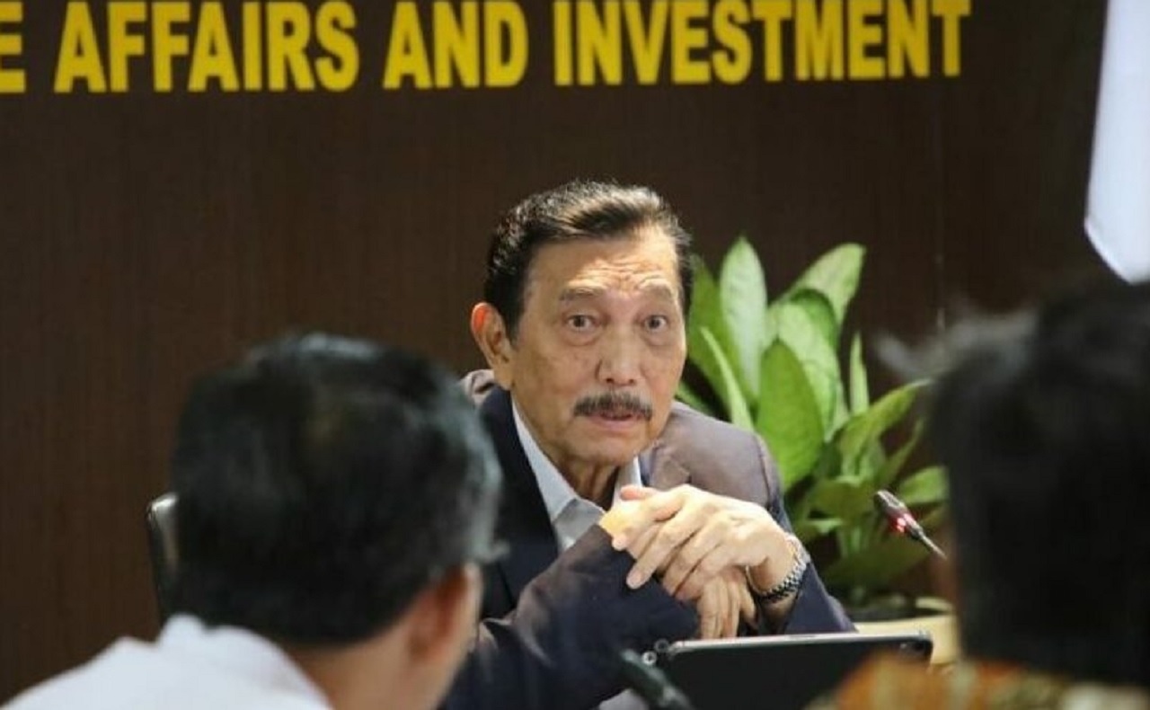 Menteri Koordinator Bidang Kemaritiman dan Investasi, Luhut Binsar Pandjaitan memimpin Rapat Koordinasi Pembayaran Rafaksi Minyak Goreng, Senin (25/03/2024). SP/ Dok Kemenko Marves