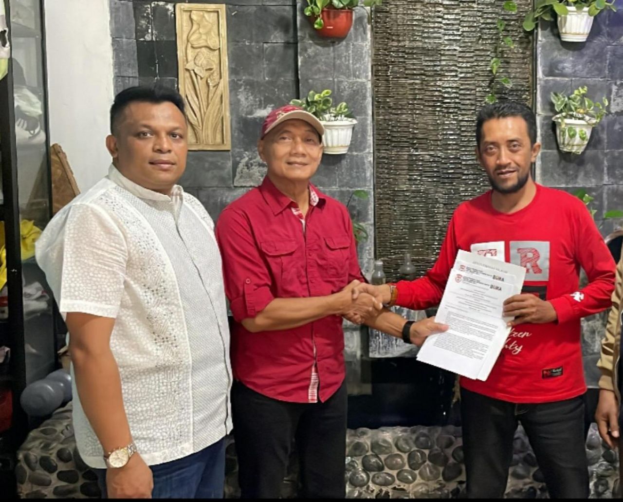 Dari kiri ke kanan, ketua Pemuda LIRA  Jatim, Imam Syafi'i, SH, M.Hum, sekretaris Pemuda LIRA Jatim, Hertanto dan ketua DPD Pemuda LIRA Sidoarjo, Fahmi Rosyidi. SP/JUM