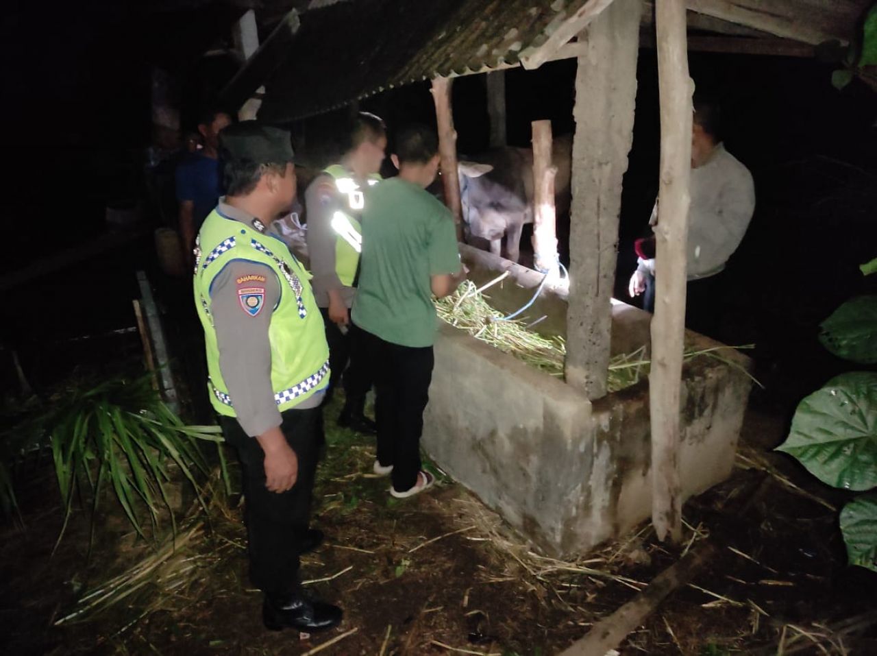 Petugas saat mendatangi TKP. SP/Lestariono
