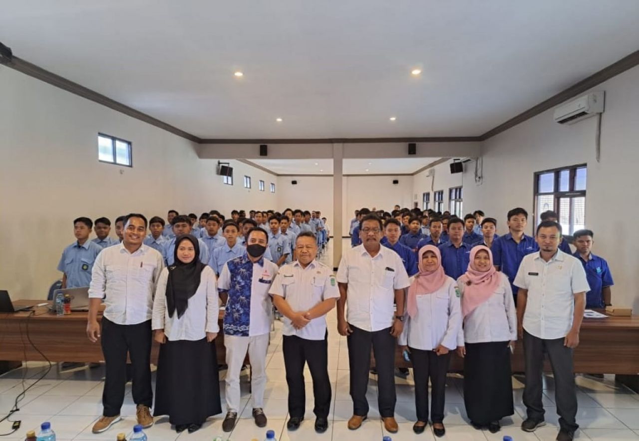 Kepala disnaker kabupaten Pasuruan Muhammad Nur Kholis beserta Tim