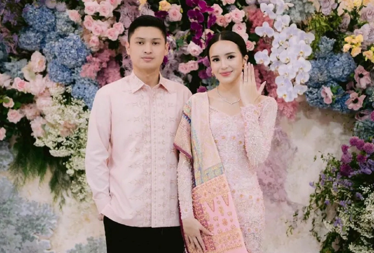 Momen lamaran Rizky Natakusumah dan Beby Tsabina. Bridestory. Fotografi & Videografi @venemapictures @ini_niel @albertwongkar