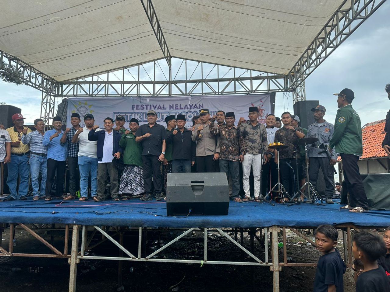 H. Slamet Junaidi saat menghadiri petik laut di Desa Sreseh, Kecamatan Sreseh