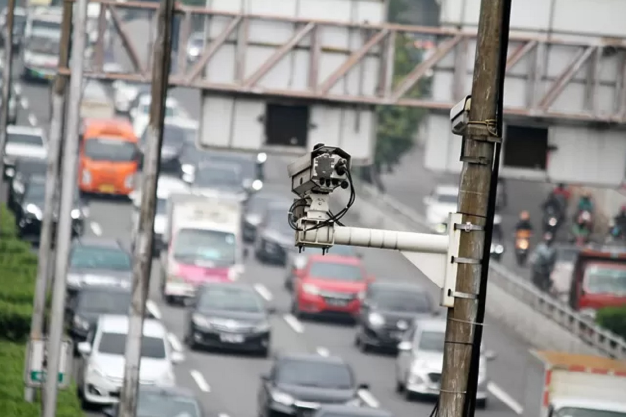Ilustrasi. Tilang elektronik terpantau di sepanjang ruas jalan saat mudik lebaran 2024 yang dipadati banyak kendaraan pribadi. SP/ JKT