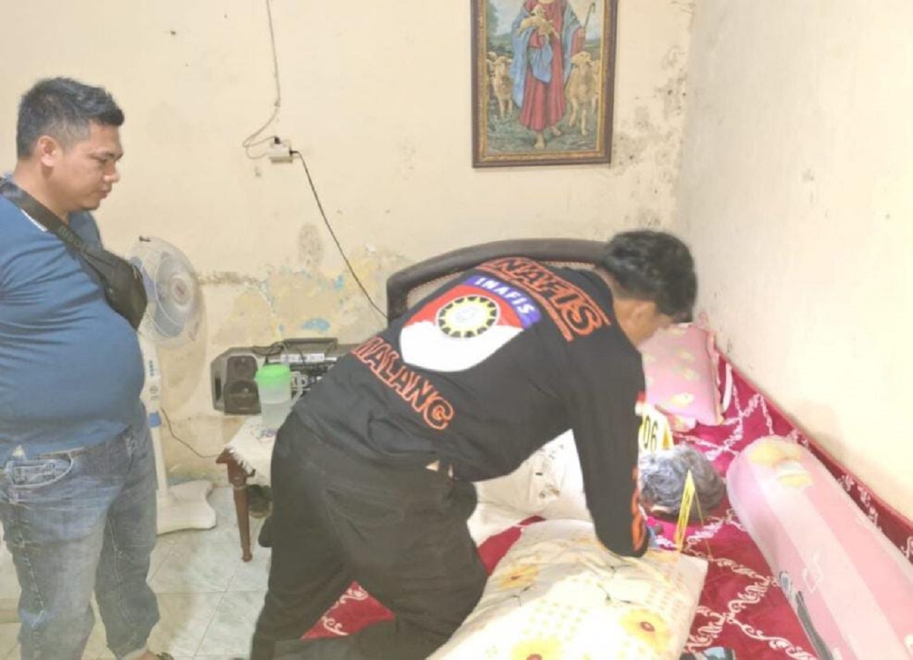 Satreskrim Polres Malang yang melakukan olah Tempat Kejadian Perkara (TKP) menemukan fakta bahwa hanya satu ponsel milik korban yang hilang. SP/ Mashuri 