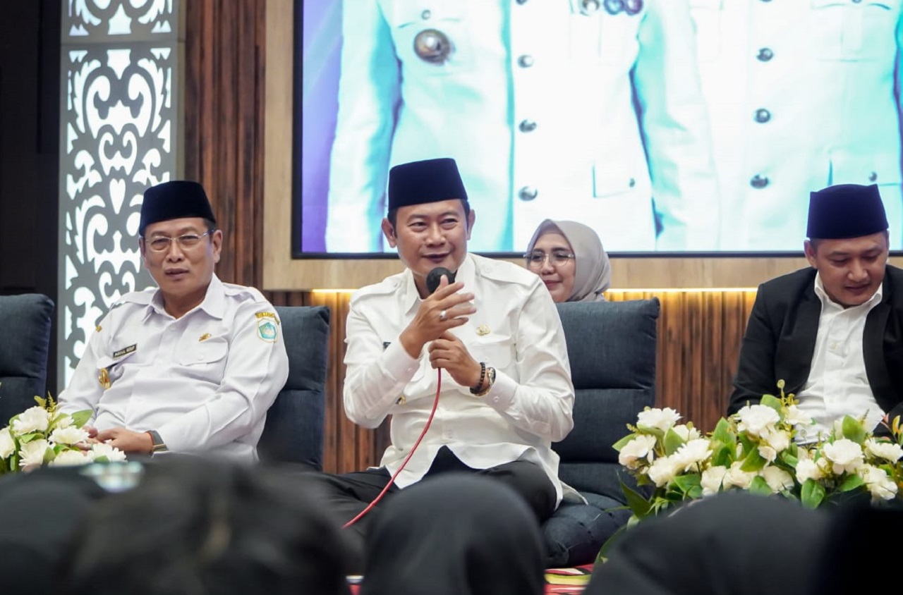 Bupati saat menyampaikan sambutanya di hadapan 600 pilar sosial se-Kab. Lamongan. SP/ MUHAJIRIN 