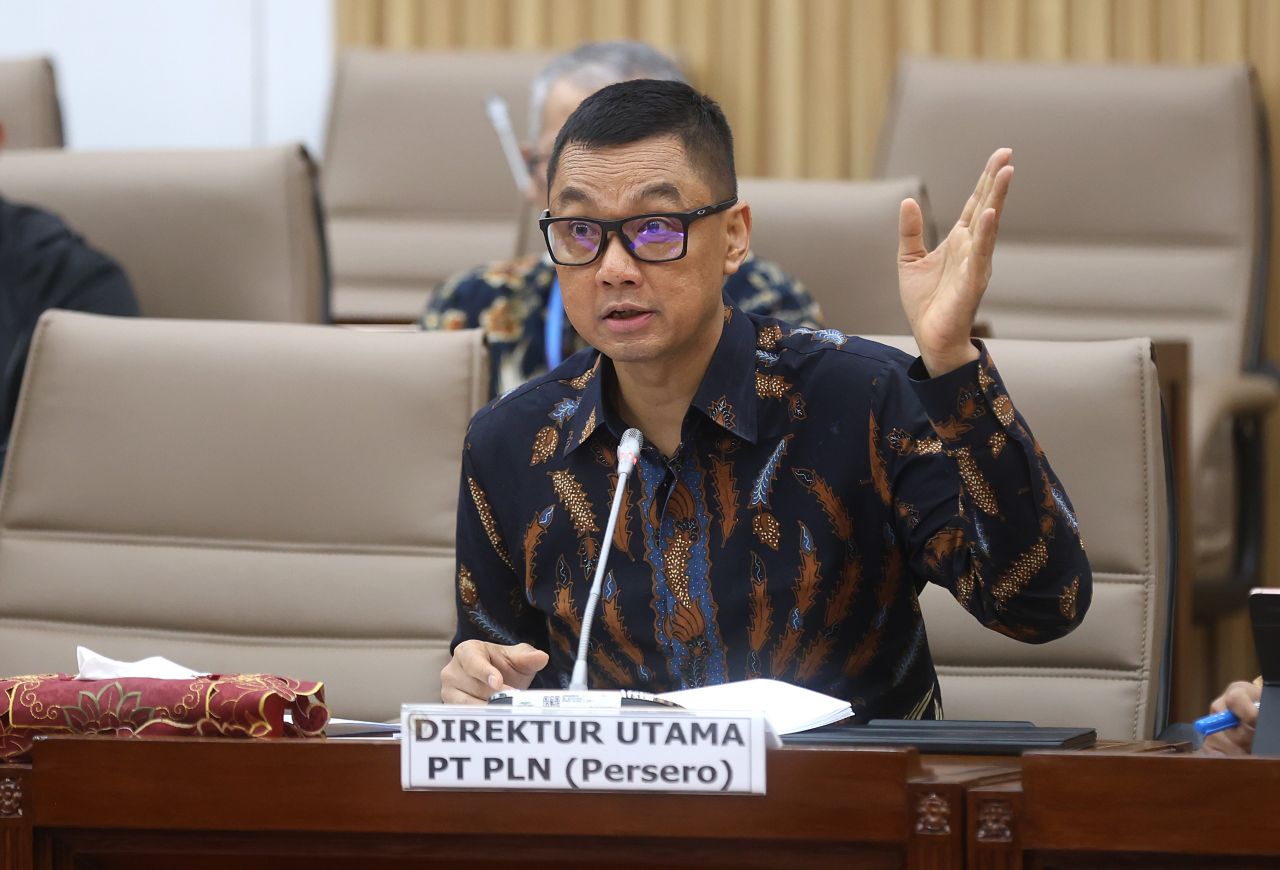 Direktur Utama PLN Darmawan Prasodjo saat menyampaikan paparan dalam Rapat Dengar Pendapat dengan Komisi VI DPR RI di Jakarta pada Rabu (3/4/2024). Foto/ Humas PLN