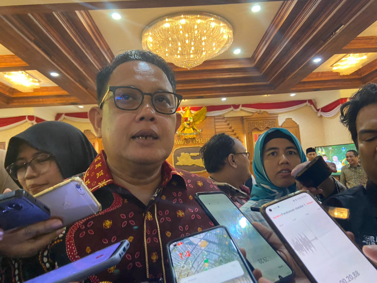 Pj Gubernur Jatim Adhy Karyono angkat bicara soal status tersangka Bupati Sidoarjo. SP/AINI