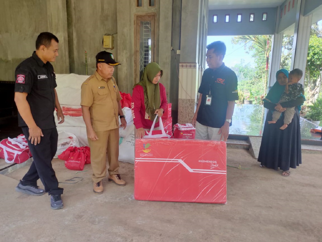 Kementrian Sosial (Kemensos) sudah menyiapkan kebutuhan peralatan rumah tangga di hunian sementara (Huntara). SP/ SAREP