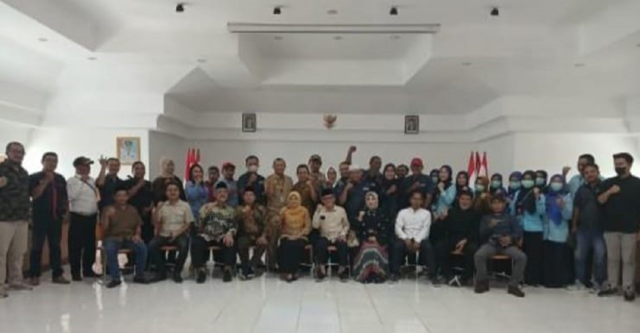 RSUD Bangil Kabupaten Pasuruan menggelar Halal Bihalal dengan tema "Forum Group Discussion" (FGD) bersama para awak Media, LSM, pengurus komunitas dan Komisi IV DPRD Kabupaten Pasuruan. SP/ Ziz