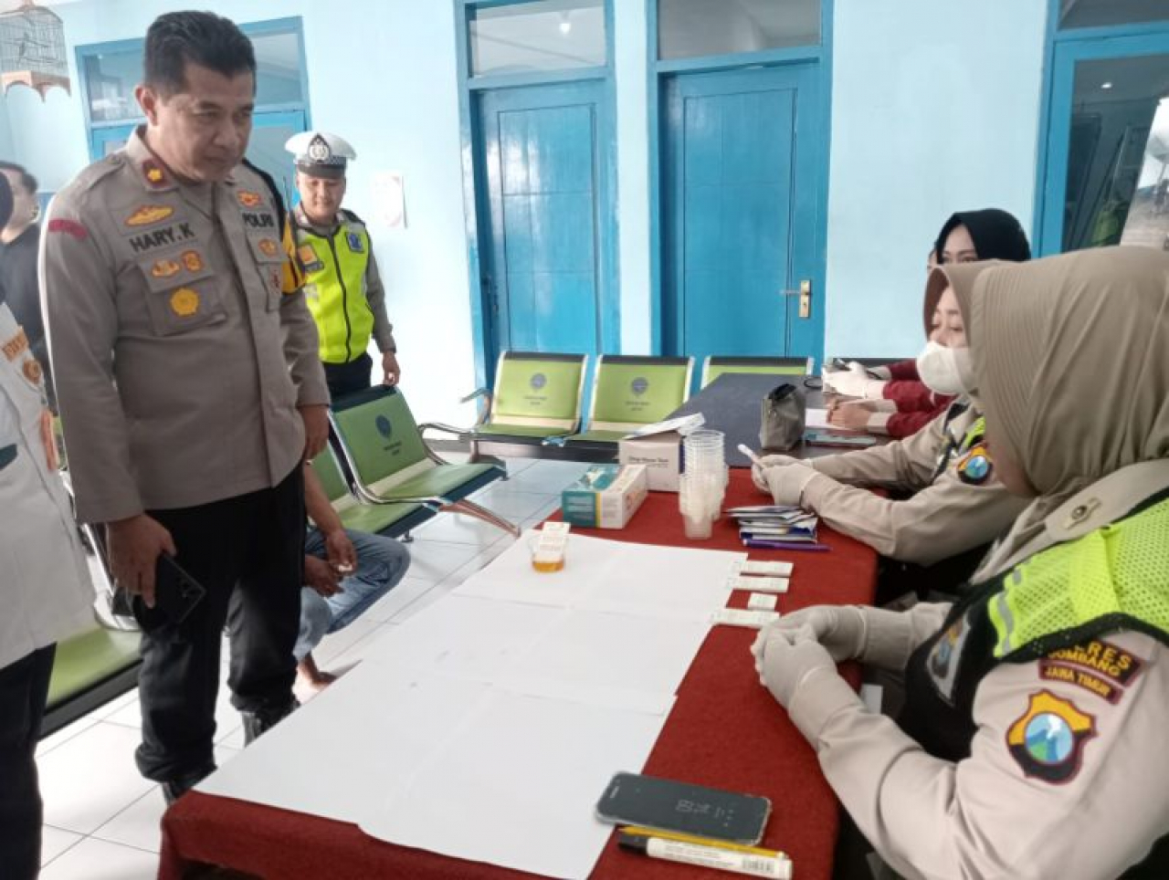Wakapolres Kompol Hari Kurniawan saat di terminal Jombang.