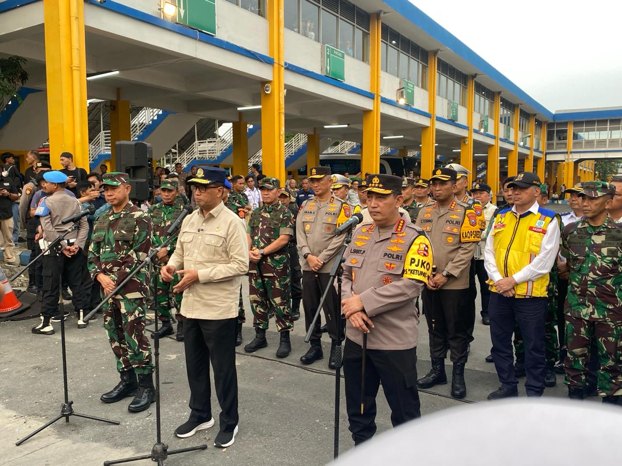 Pengecekan langsung terhadap kesiapan fasilitas di Pos Terpadu dan Pos Pelayanan di terminal tersebut, yang terletak di Sidoarjo, pada Kamis, (4/4/2024). SP/Aini