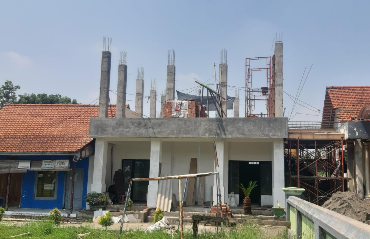 Pembangunan gedung Poskesdes, Desa Kedung Wonokerto, Kecamatan Prambon. SP/JUM