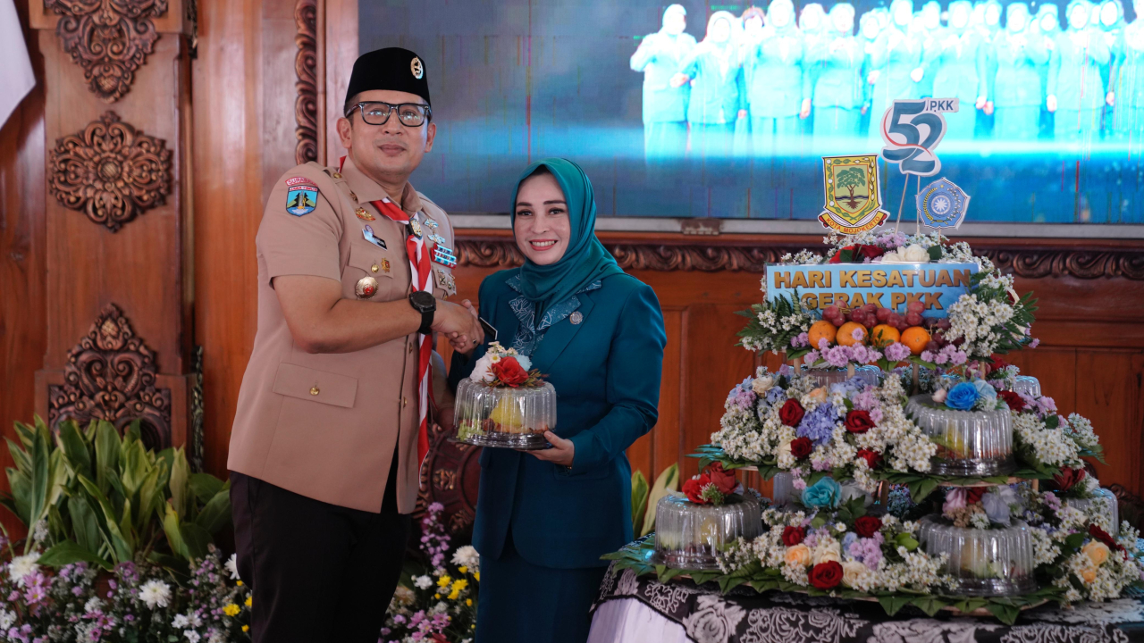 Pj Wali Kota Ali Kuncoro saat menghadiri Puncak Peringatan Hari Kesatuan Gerak (HKG) PKK ke-52 