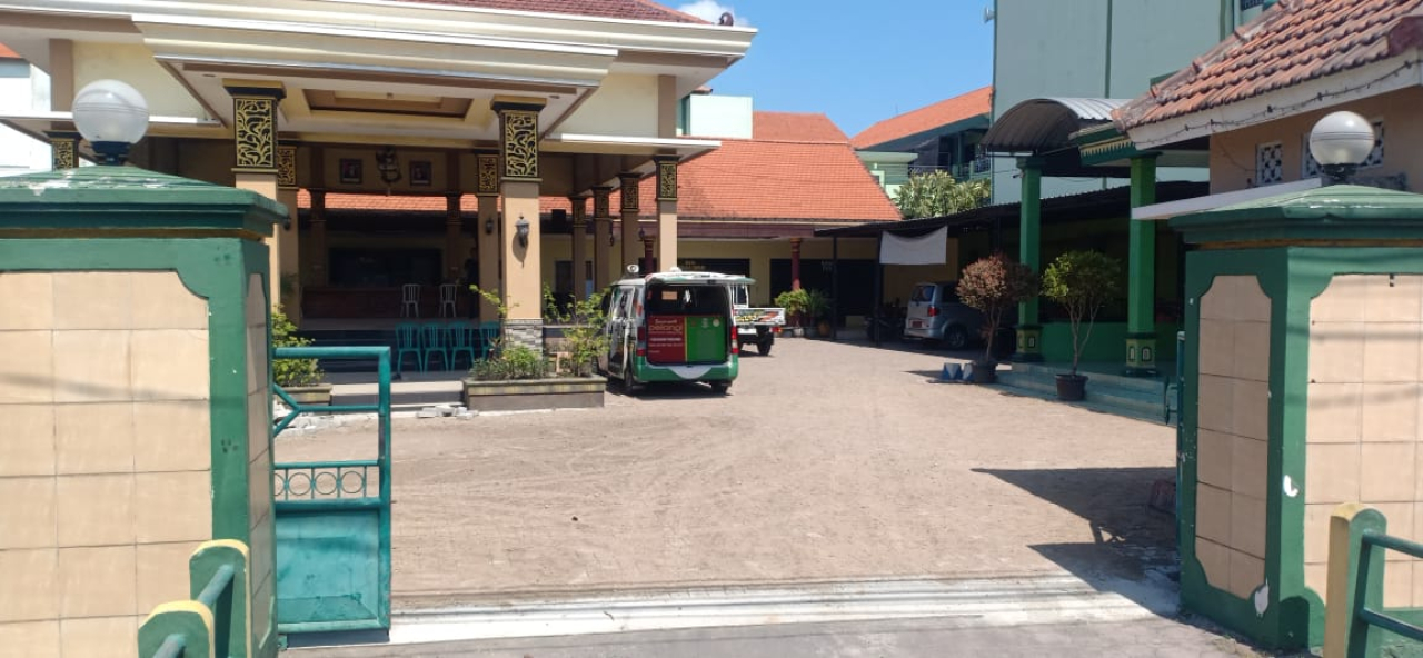 Pavingisasi halaman Bali desa