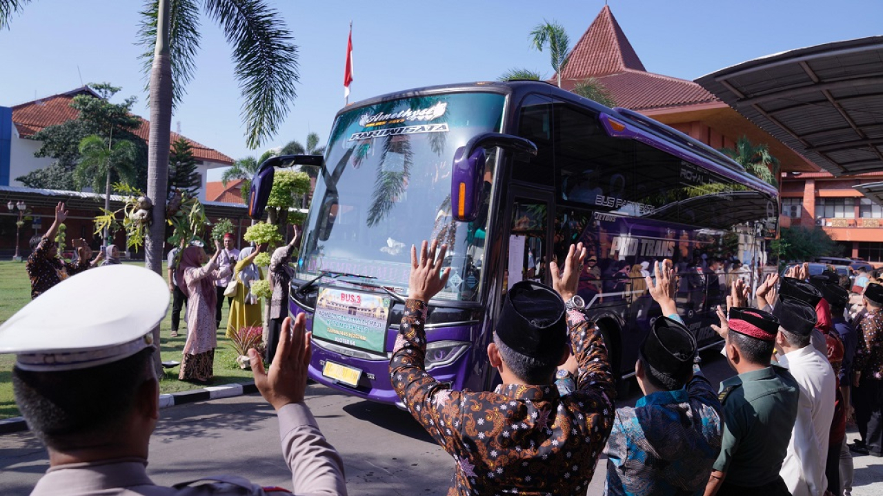 Penjabat (Pj.) Wali Kota Mojokerto M. Ali Kuncoro secara virtual melepas keberangkatan 145 calon jemaah haji (CJH) asal Kota Mojokerto