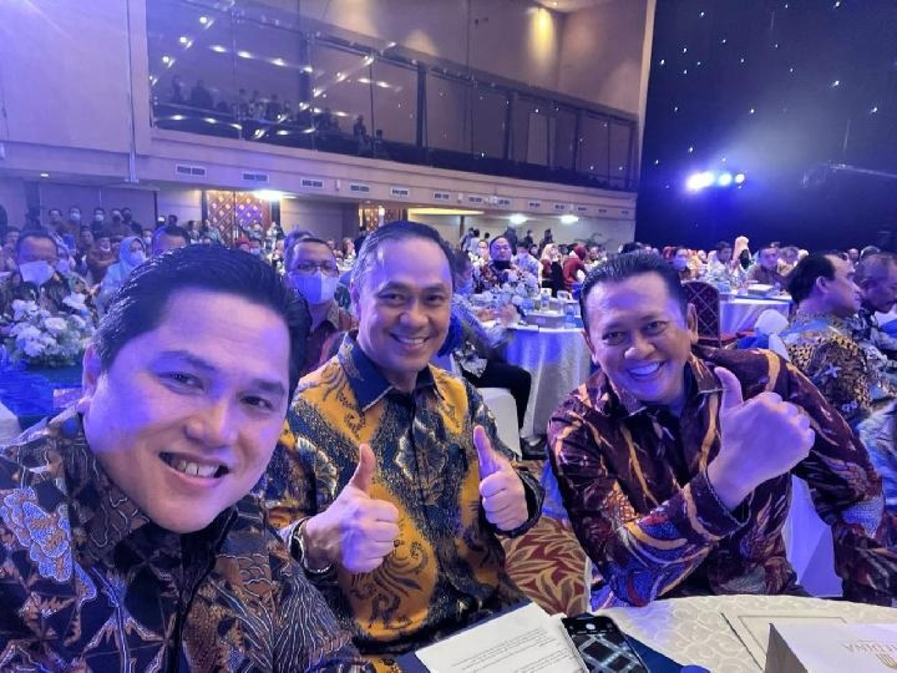 Ari Ginanjar bersama Erick Thohir dan Bambang Soesatyo.