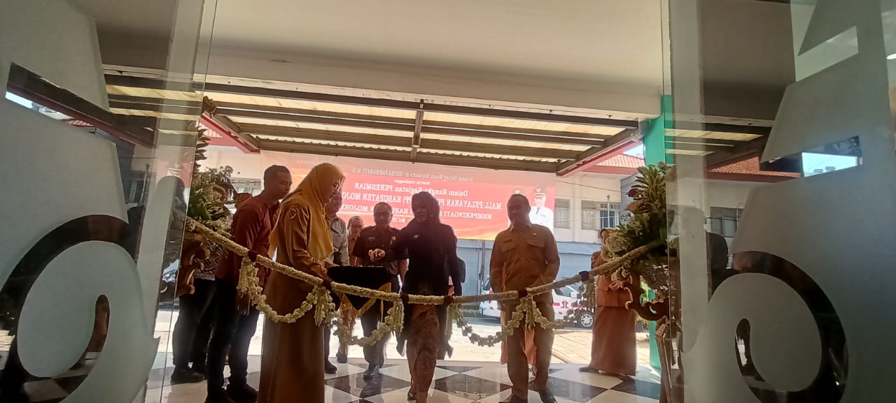 Bupati Mojokerto Ikfina Fahmawati saat meresmikan Mall Pelayanan Publik (MPP) “Graha Manavaseva”‘ Kabupaten Mojokerto.