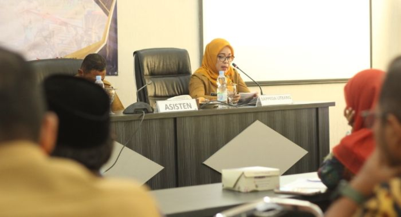 Kepala Badan Perencanaan Pembangunan Daerah, Penelitian dan Pengembangan (Bappeda Litbang) kabupaten Sampang Hj. Umi Hanik Laila, MM saat memberikan pengarahan.