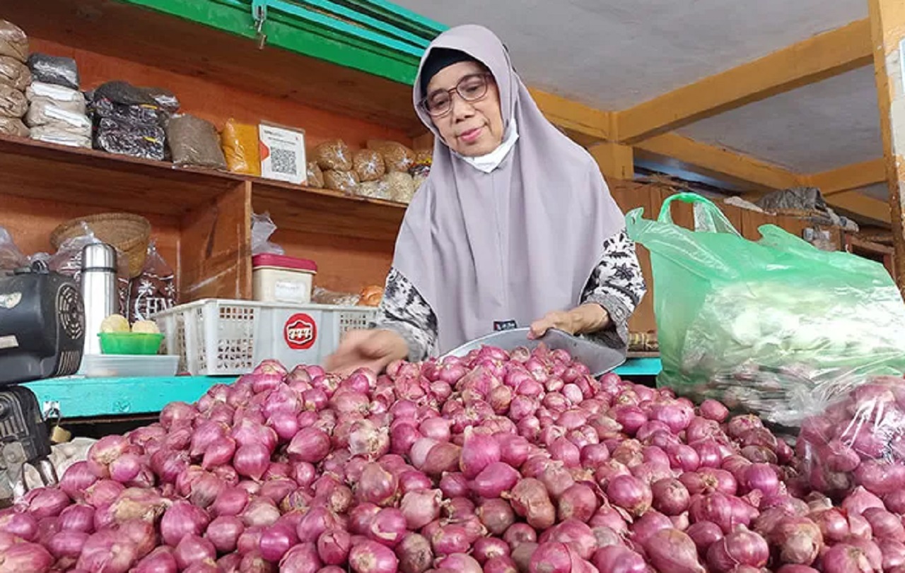 Ilustrasi. Pedagang bawang merah di pasar tradisional Kota Kediri
