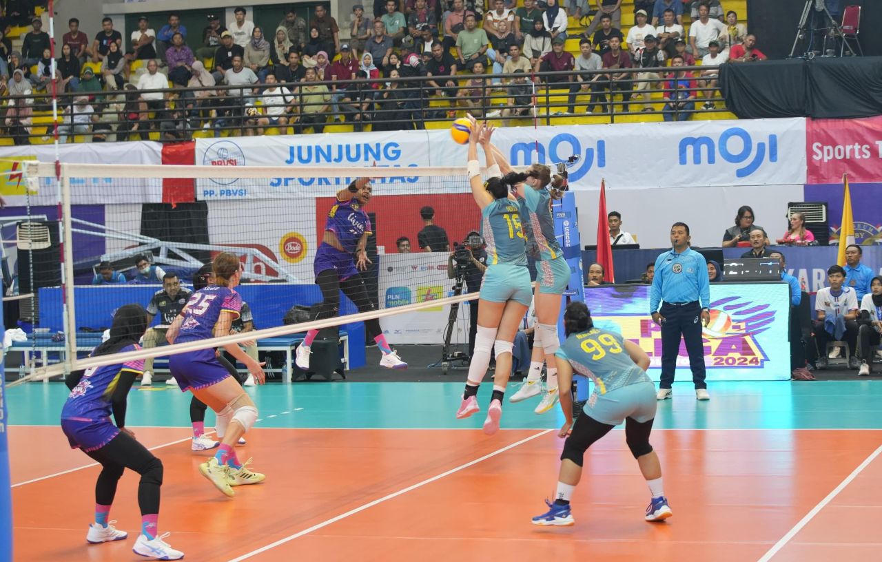 Pemain Jakarta Electric PLN pada pertandingan pekan pertama PLN Mobile Proliga 2024 di GOR Amongrogo, Yogyakarta, Jumat (26/4/2024). Foto/Humas PLN