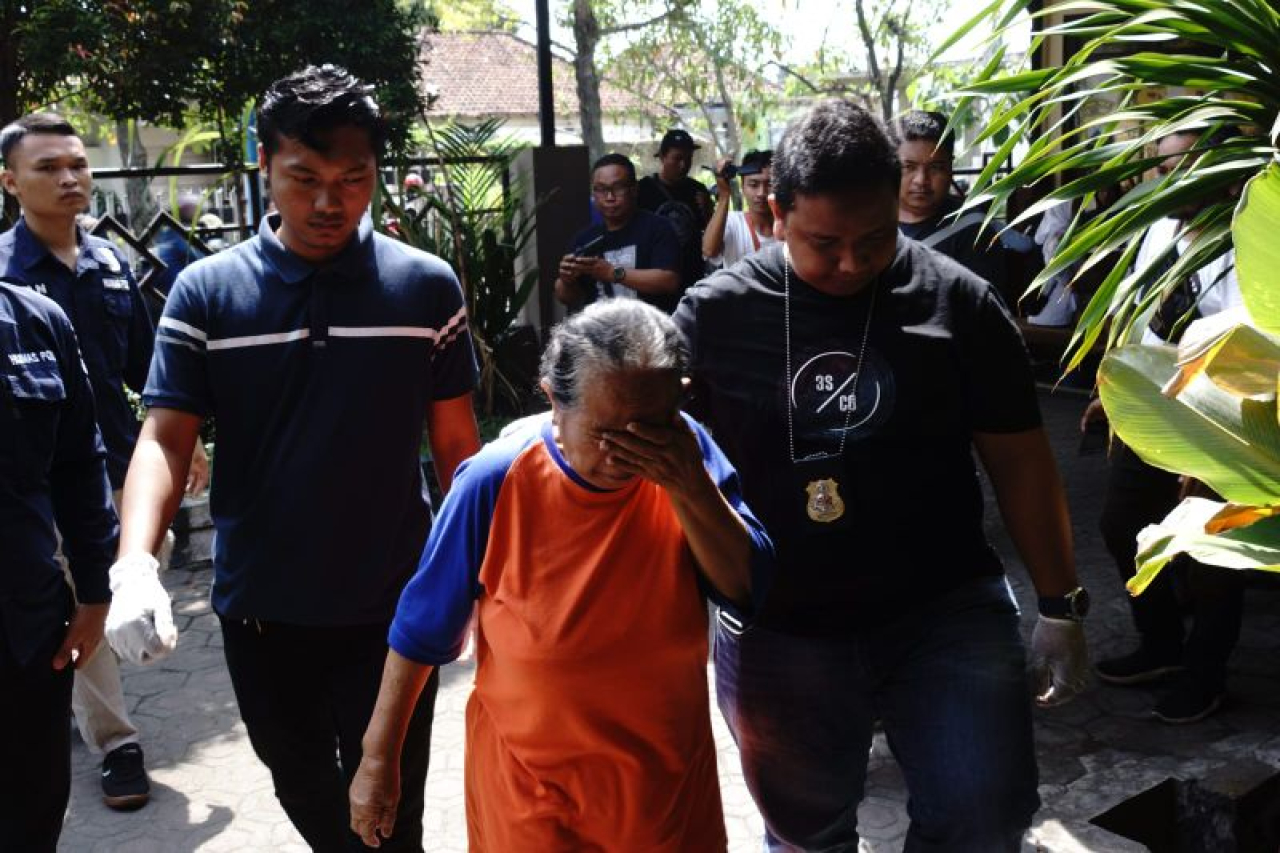 Nurwiyati saat digelandang petugas, Senin (13/5/2024).