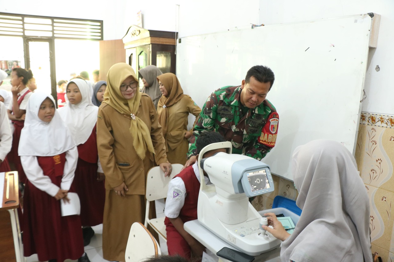 Kegiatan sosialisasi pencegahan penyakit mata dan pemeriksaan mata yang diinisiasi oleh Rumah Sakit Mata dan Masyarakat (RSMM) Jawa Timur Surabaya, dalam rangka Program TMMD ke-120 Tahun 2024 Kodim 0816/Sidoarjo. SP/ HIKMAH
