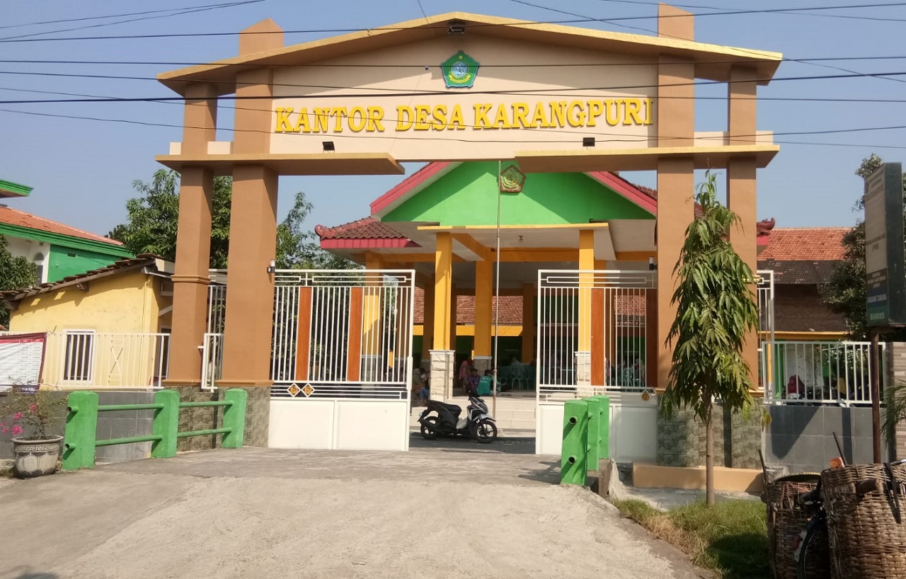 Bangunan Gapura pintu masuk kantor Desa Karangpuri. SP/JUM