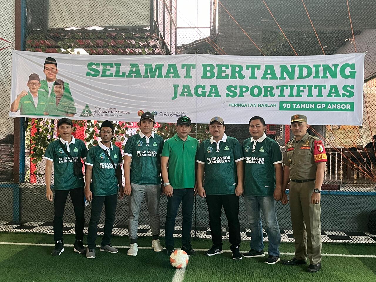 Ketua DPRD Kab. Lamongan, H. Abdul Ghofur saat membuka Pertandingan Fun Futsal dalam rangka Harlah Ansor ke 90. SP/MUHAJIRIN