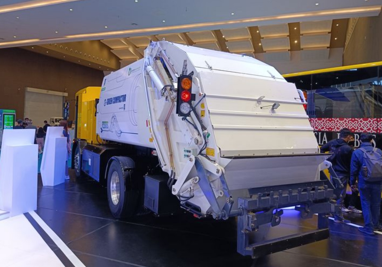 Tampilan truk listrik PT MAB yang dipamerkan di PEVS 2024. Fathan Radityasani/ Kompas.com