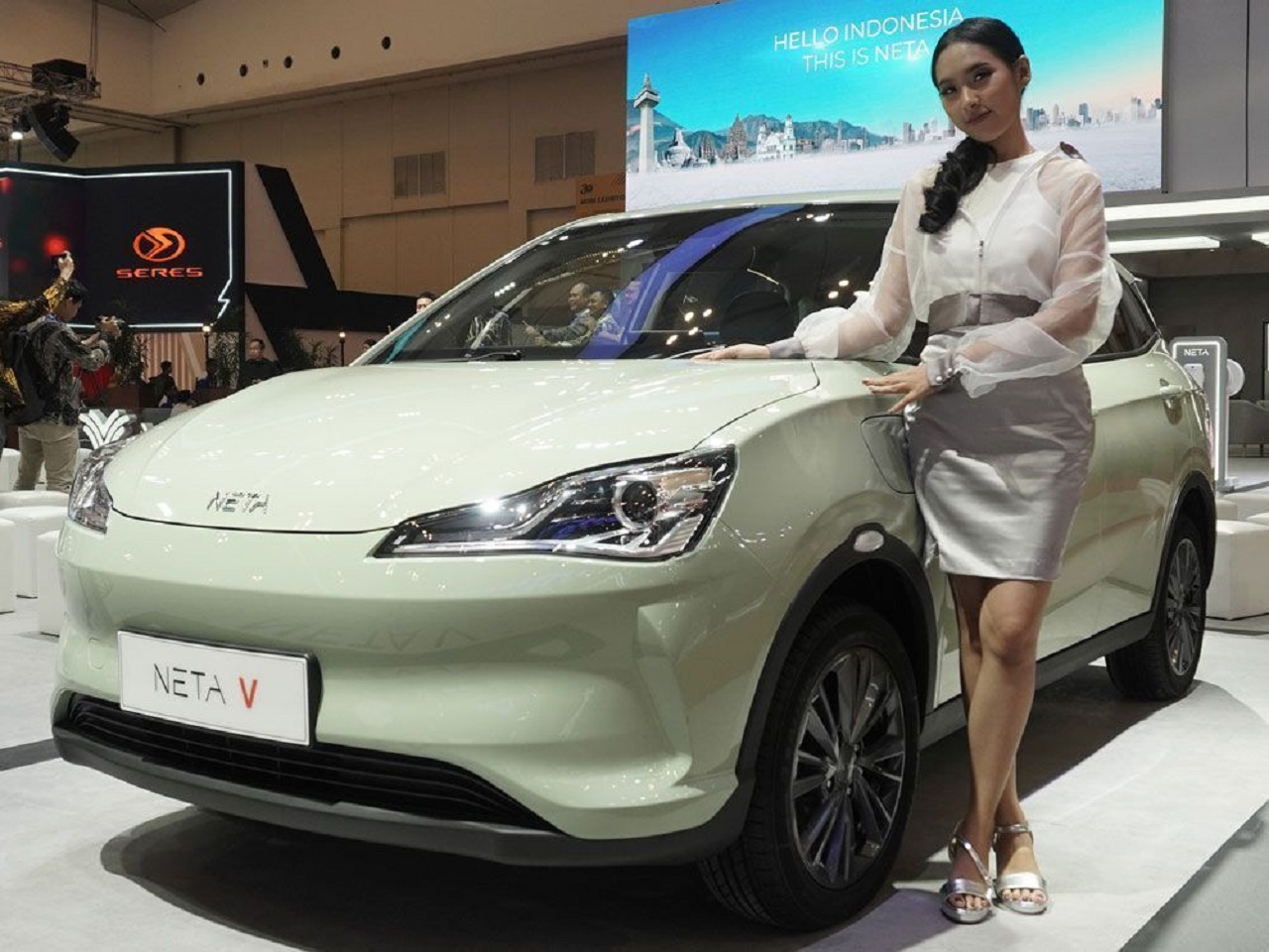 Neta mengumumkan harga mobil listrik Neta V-II dengan fitur tercanggihnya, yang dibanderol dengan harga mulai dari Rp 299 juta. SP/ JKT