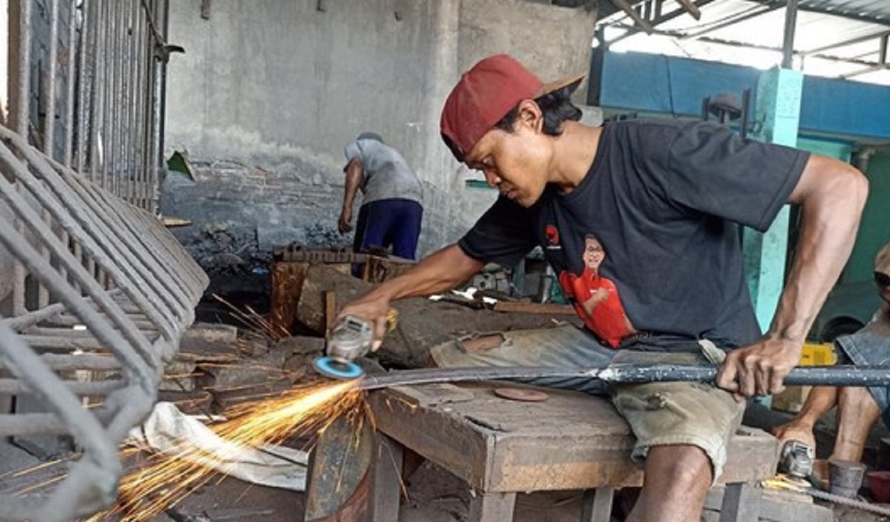Ilustrasi. Salah satu perajin pisau di Kabupaten Blitar kebanjiran orderan menjelang Hari Raya Idul Adha. SP/ BLT