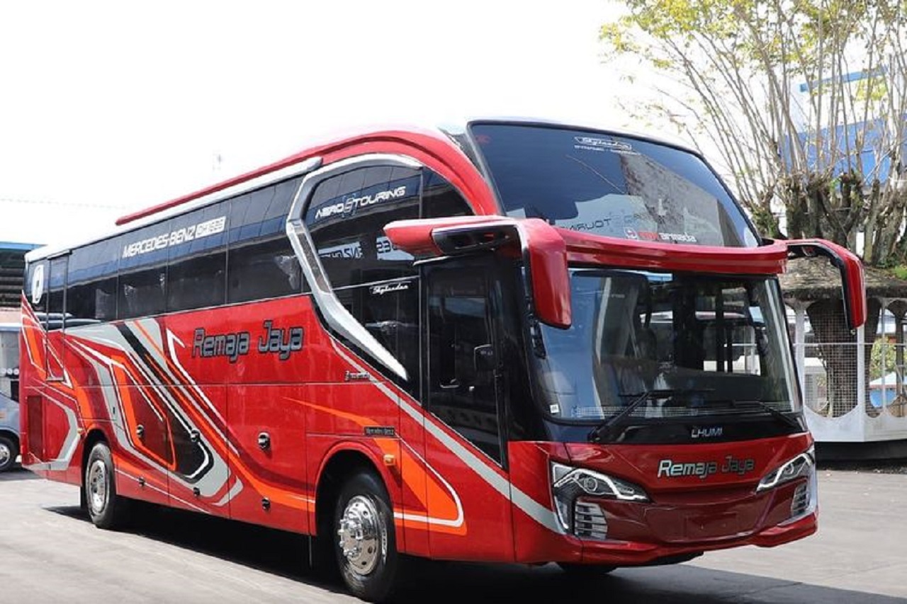 Tampilan body terbaru Bus PO Remaja Jaya berwarna merah menyala. SP/ Instagram @newarmada.official