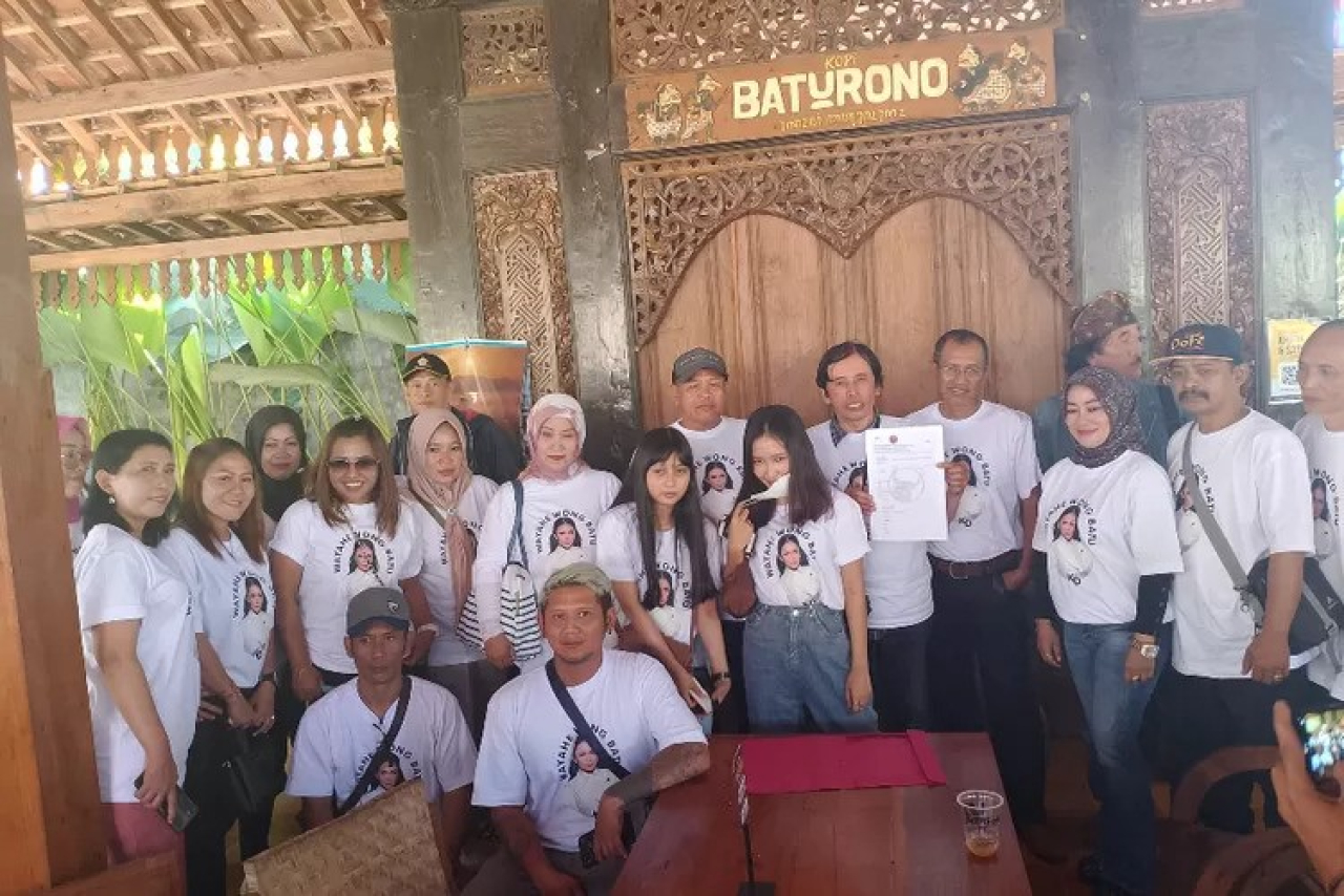 Puluhan Relawan Krisdayanti, Senin (6/5/2024) kemarin mengambil formulir di Kantor DPC PDIP Kota Batu untuk disiapkan Krisdayanti dalam Pilwali Kota Batu 2024.