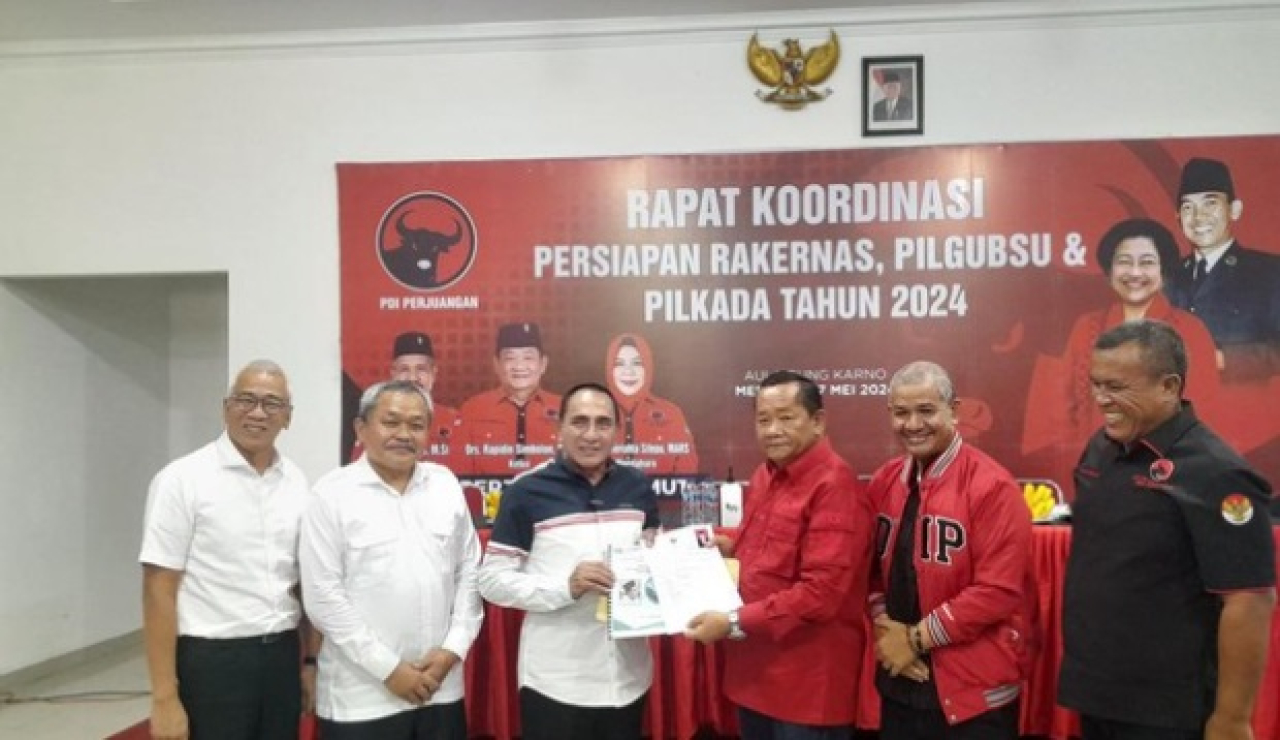Foto yang beredar di media sosial, saat Edy Rahmayadi mendaftar sebagai bakal calon gubernur di kantor PDIP Sumut, Selasa (7/5/2024). Terlihat tidak ada foto Presiden Jokowi di atas banner.