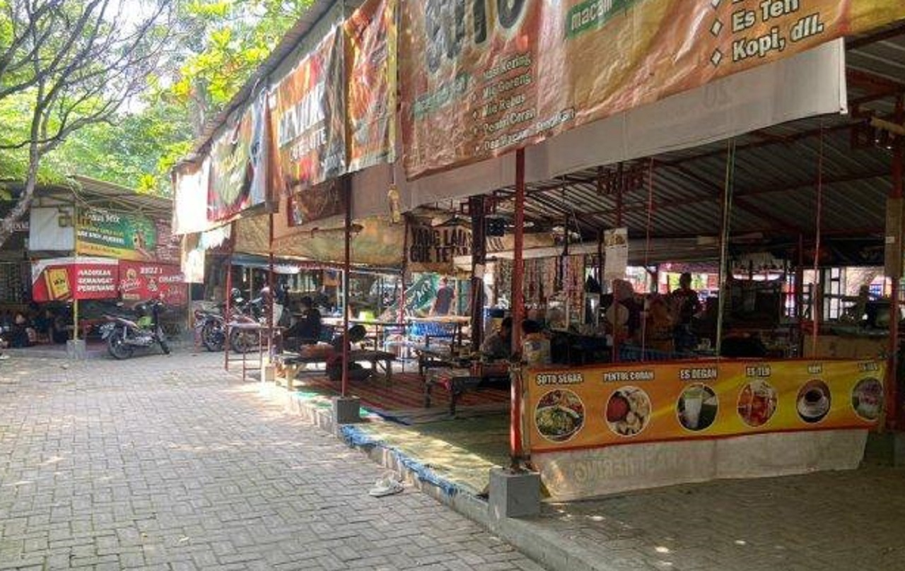 Sebanyak 30 pedagang kaki lima (PKL) di barat Stadion Batoro Katong Ponorogo mulai boyongan. SP/ PNG