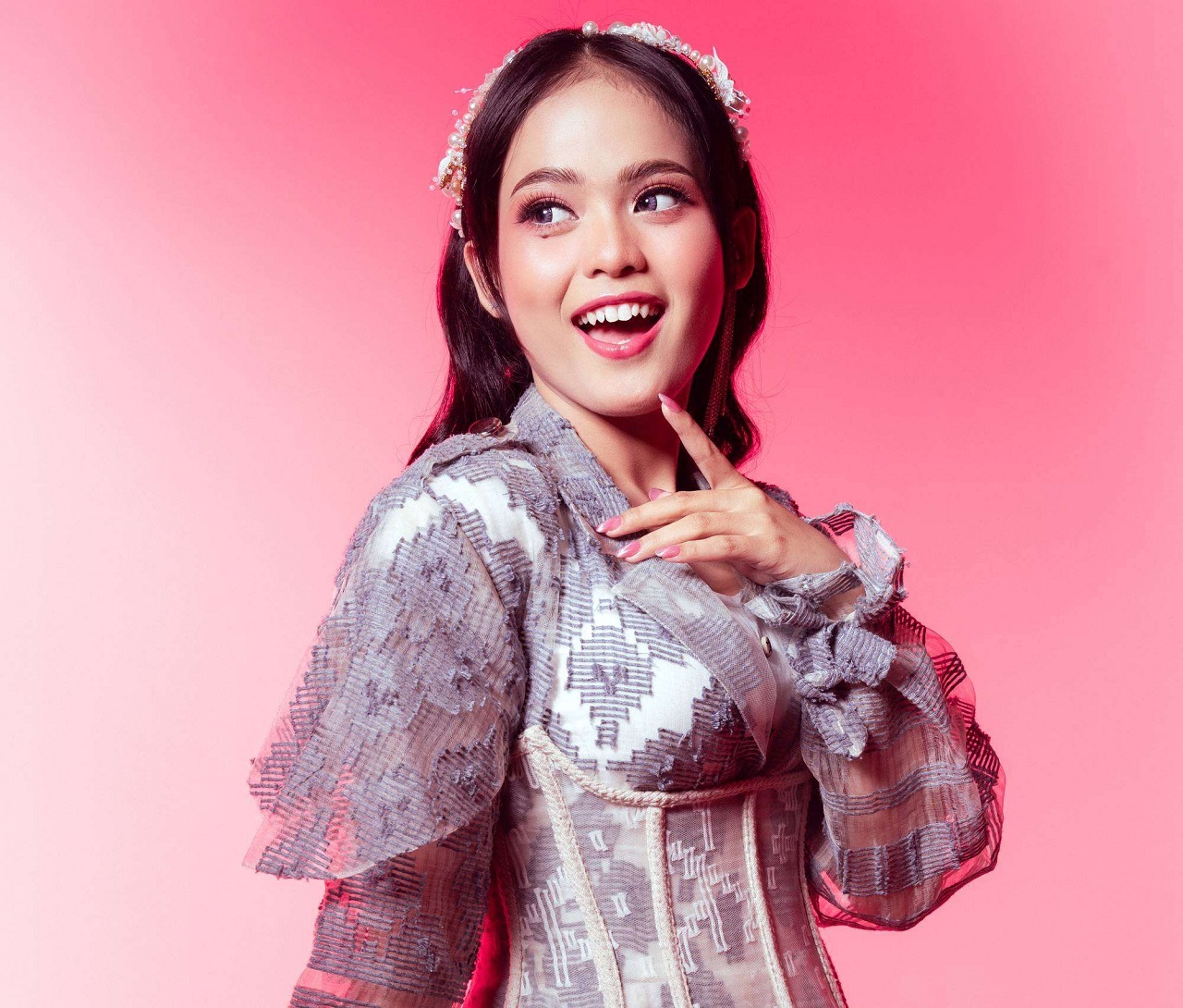 Momen pernikahan Putri Isnari dan Abdul Azis, yang merupakan seorang pengusaha batu bara yang kaya raya. SP/ JKT