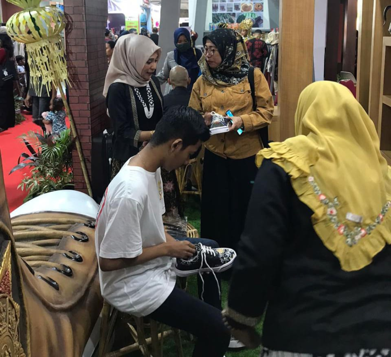 Stand pameran Kota Mojokerto di ICE APEKSI 2024 Balikpapan tak pernah sepi pengunjung. SP/Dwy AS